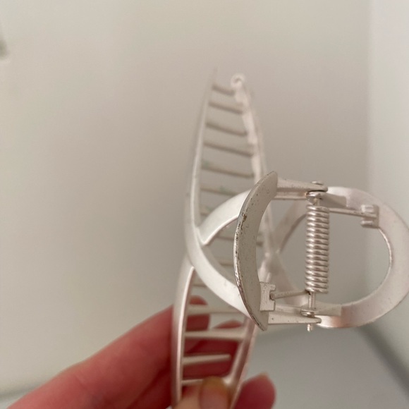 Large Silver Metal Hair Clip - Picture 2 of 5